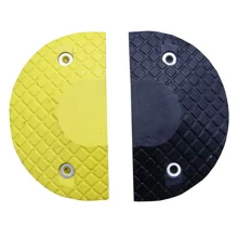 Retardér – kabelový přejezd 30 km/h, 20 t, sada 2 ks, koncový díl – 220×400×70 mm, černá | žlutá